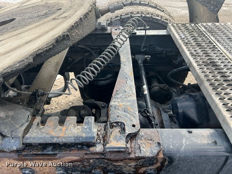 image for item HF9992 2016 Peterbilt  587 semi truck