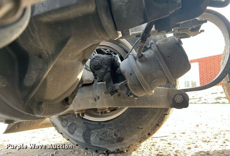 image for item HF9992 2016 Peterbilt  587 semi truck