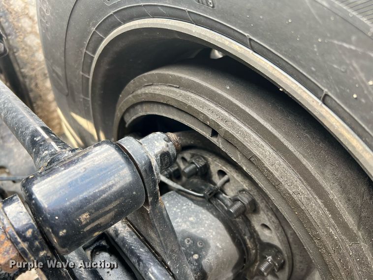 image for item HF9992 2016 Peterbilt  587 semi truck