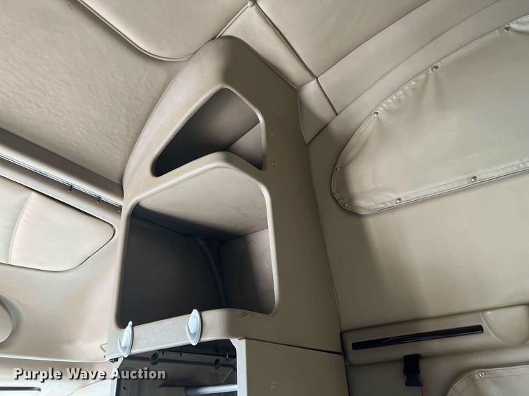 image for item HF9992 2016 Peterbilt  587 semi truck