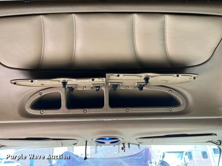 image for item HF9992 2016 Peterbilt  587 semi truck