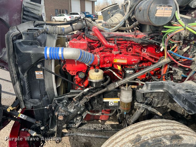 image for item HF9992 2016 Peterbilt  587 semi truck