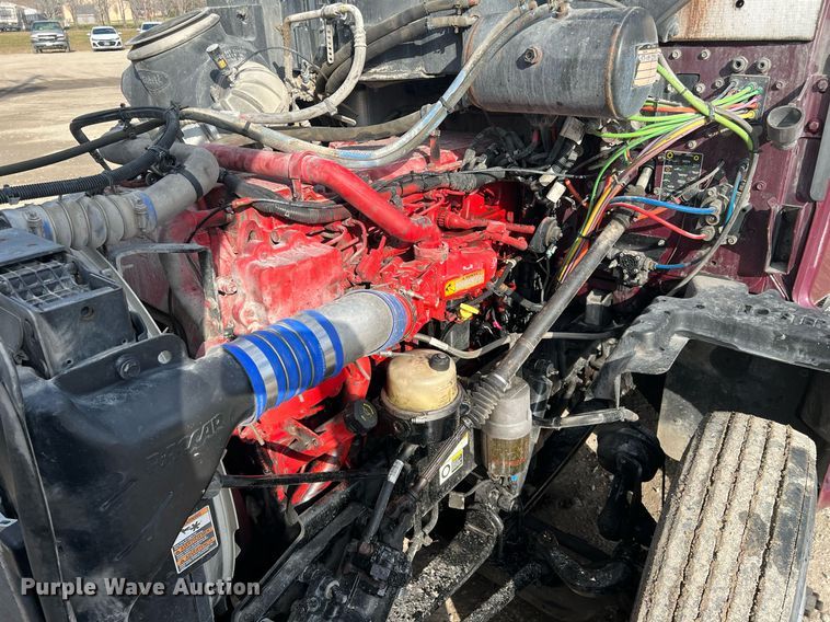 image for item HF9992 2016 Peterbilt  587 semi truck