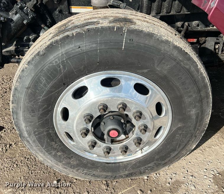 image for item HF9992 2016 Peterbilt  587 semi truck