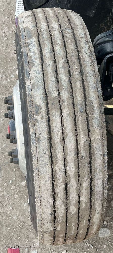 image for item HF9992 2016 Peterbilt  587 semi truck