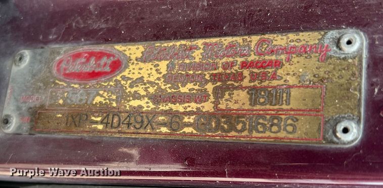 image for item HF9992 2016 Peterbilt  587 semi truck