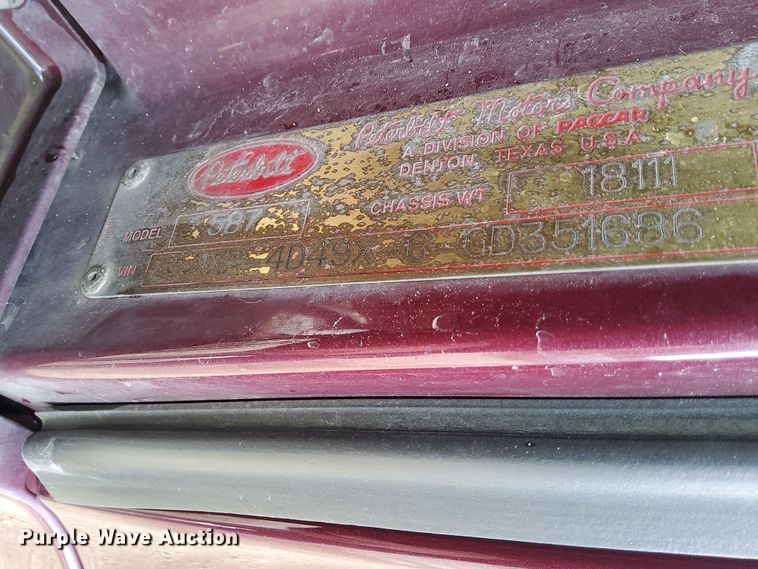 image for item HF9992 2016 Peterbilt  587 semi truck