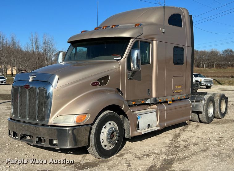 image for item HF9993 2007 Peterbilt 387  semi truck