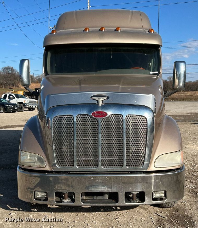 image for item HF9993 2007 Peterbilt 387  semi truck