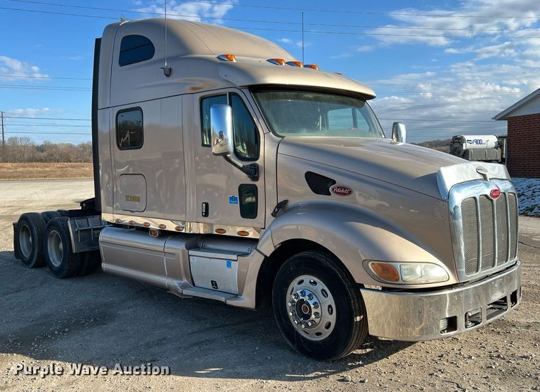image for item HF9993 2007 Peterbilt 387  semi truck