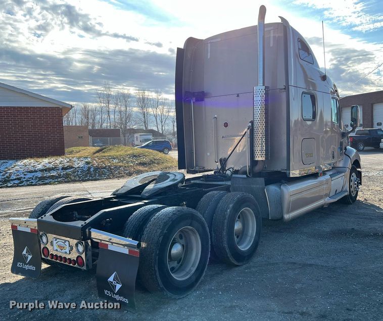 image for item HF9993 2007 Peterbilt 387  semi truck