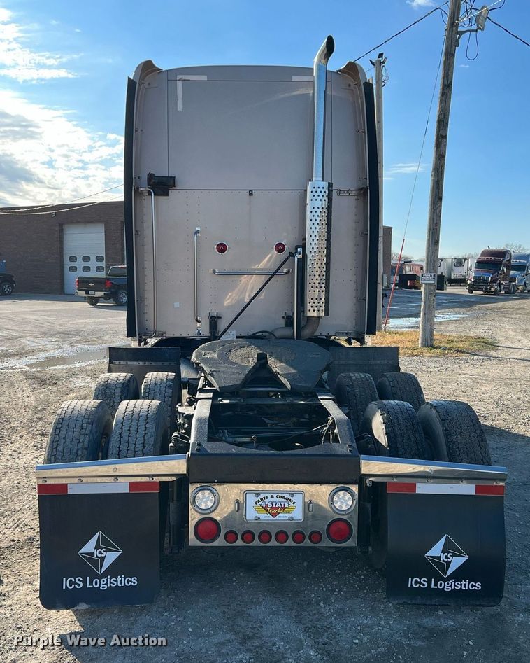 image for item HF9993 2007 Peterbilt 387  semi truck