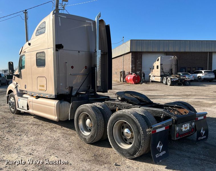 image for item HF9993 2007 Peterbilt 387  semi truck