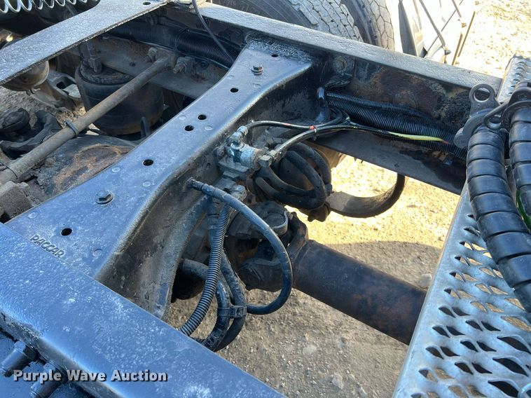 image for item HF9993 2007 Peterbilt 387  semi truck