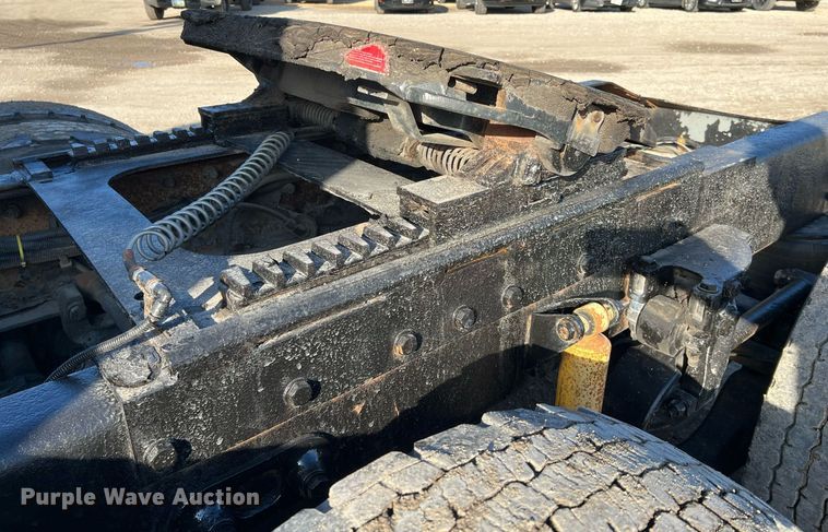 image for item HF9993 2007 Peterbilt 387  semi truck