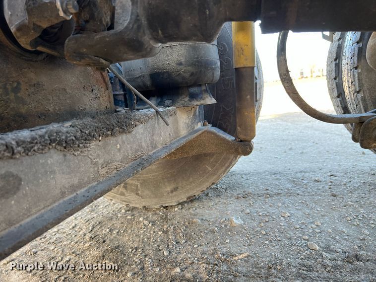 image for item HF9993 2007 Peterbilt 387  semi truck