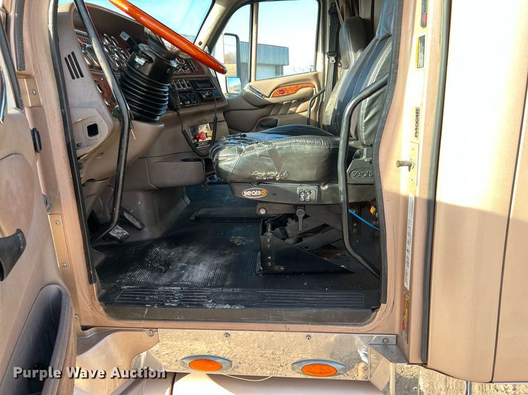 image for item HF9993 2007 Peterbilt 387  semi truck