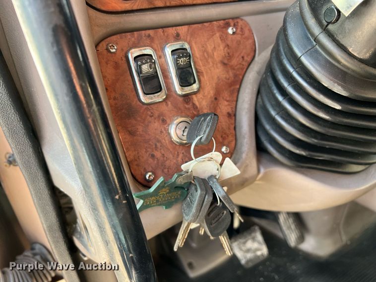 image for item HF9993 2007 Peterbilt 387  semi truck