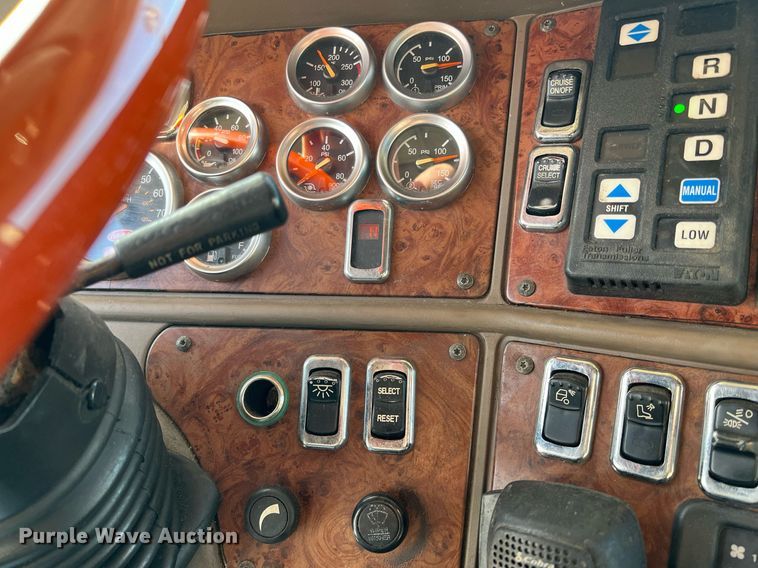 image for item HF9993 2007 Peterbilt 387  semi truck