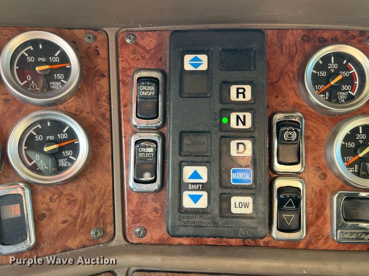 image for item HF9993 2007 Peterbilt 387  semi truck