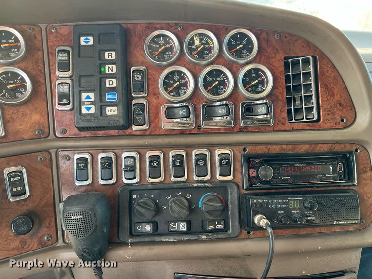 image for item HF9993 2007 Peterbilt 387  semi truck