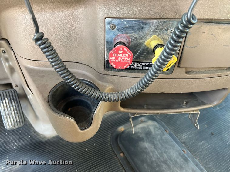 image for item HF9993 2007 Peterbilt 387  semi truck