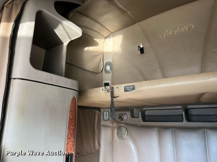 image for item HF9993 2007 Peterbilt 387  semi truck