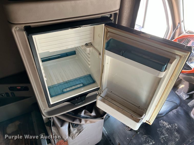 image for item HF9993 2007 Peterbilt 387  semi truck