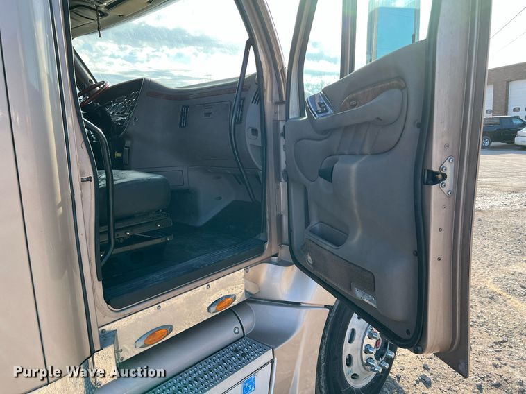 image for item HF9993 2007 Peterbilt 387  semi truck