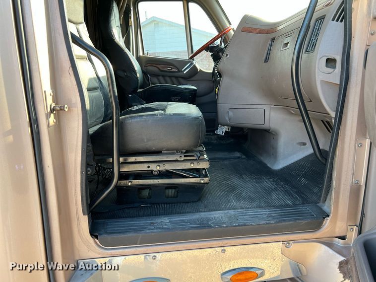 image for item HF9993 2007 Peterbilt 387  semi truck