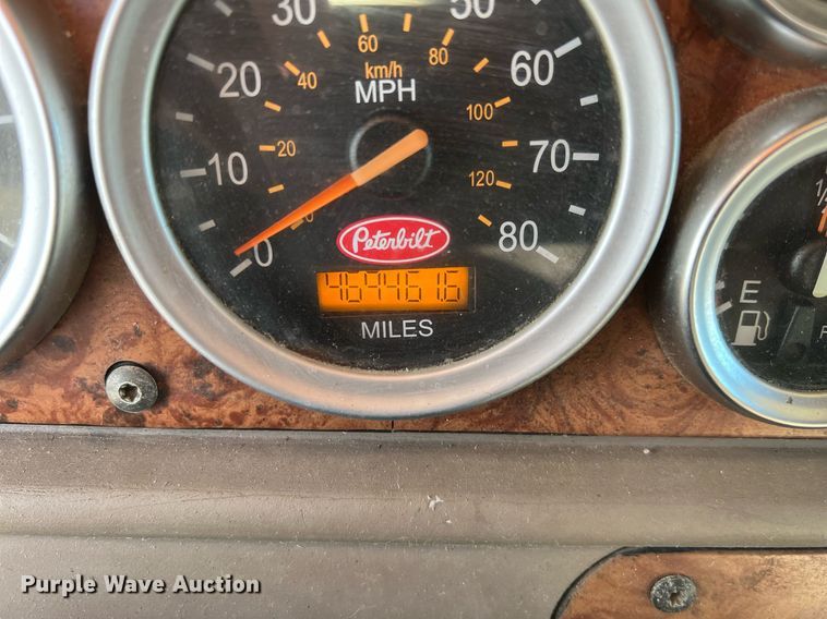 image for item HF9993 2007 Peterbilt 387  semi truck