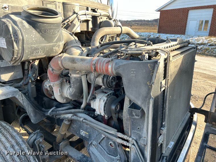 image for item HF9993 2007 Peterbilt 387  semi truck