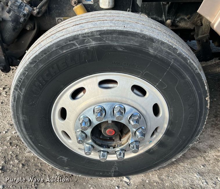 image for item HF9993 2007 Peterbilt 387  semi truck