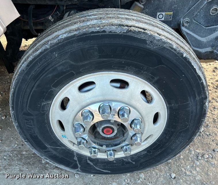 image for item HF9993 2007 Peterbilt 387  semi truck