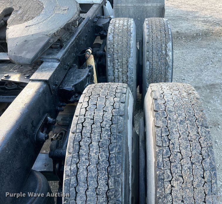 image for item HF9993 2007 Peterbilt 387  semi truck