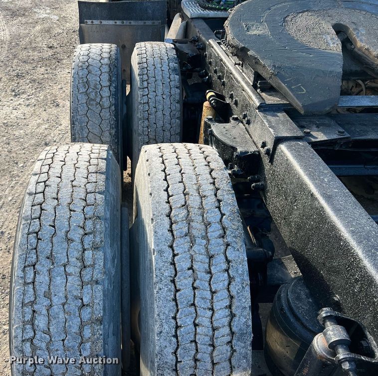 image for item HF9993 2007 Peterbilt 387  semi truck