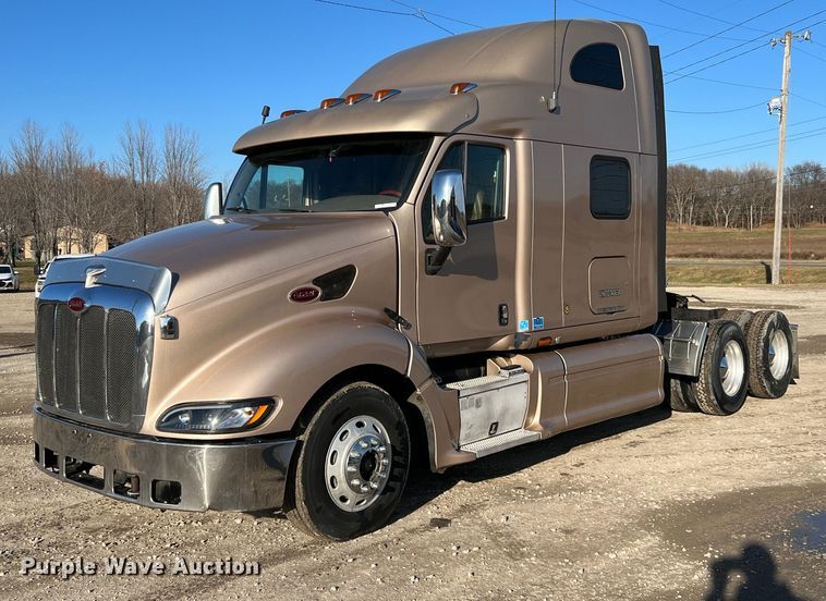 image for item HF9994 2007 Peterbilt 387 semi truck