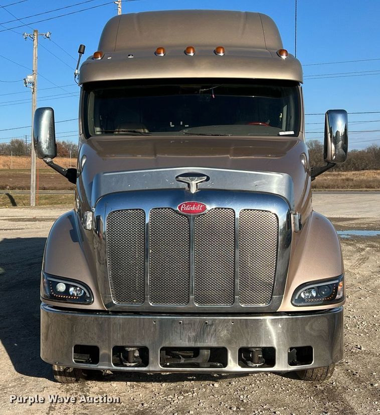 image for item HF9994 2007 Peterbilt 387 semi truck