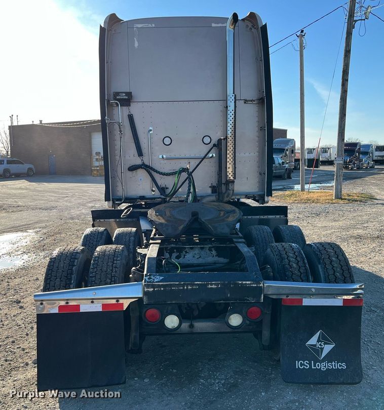 image for item HF9994 2007 Peterbilt 387 semi truck