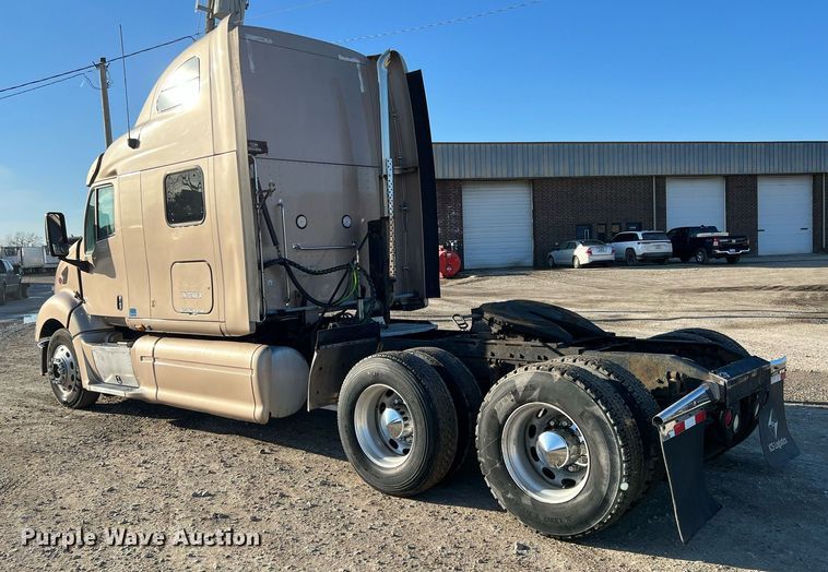 image for item HF9994 2007 Peterbilt 387 semi truck