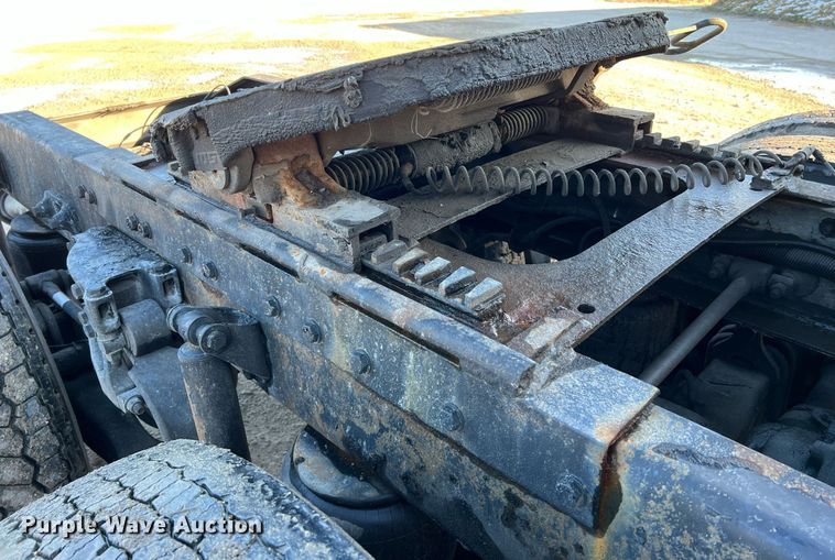 image for item HF9994 2007 Peterbilt 387 semi truck