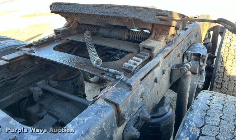 image for item HF9994 2007 Peterbilt 387 semi truck