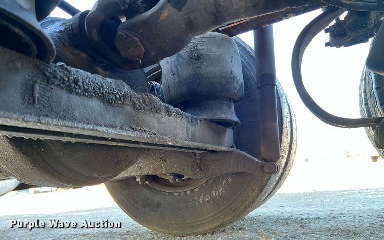 image for item HF9994 2007 Peterbilt 387 semi truck