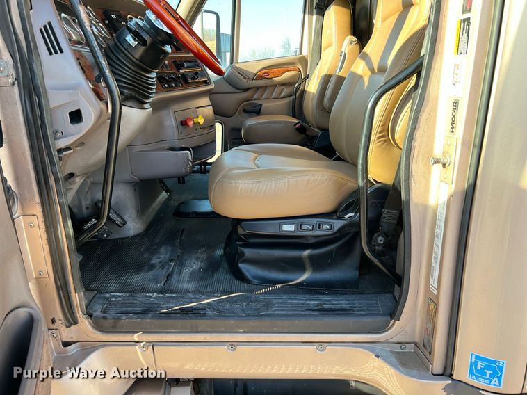 image for item HF9994 2007 Peterbilt 387 semi truck