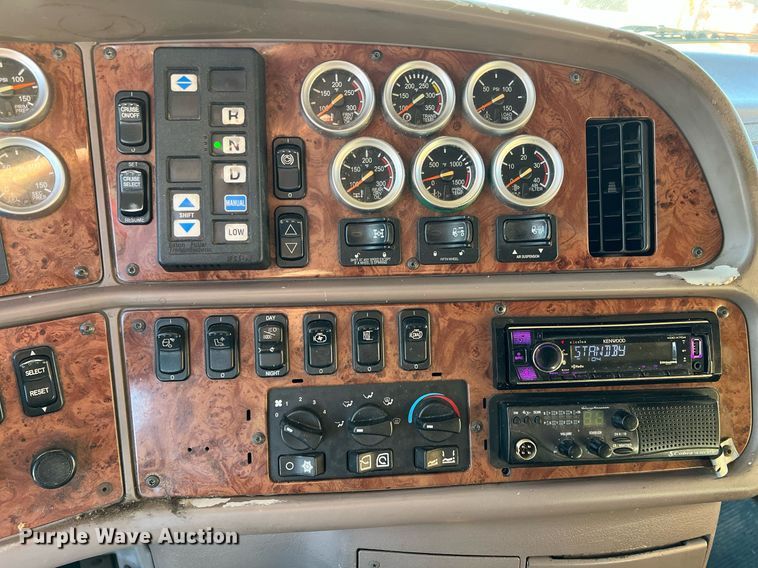 image for item HF9994 2007 Peterbilt 387 semi truck