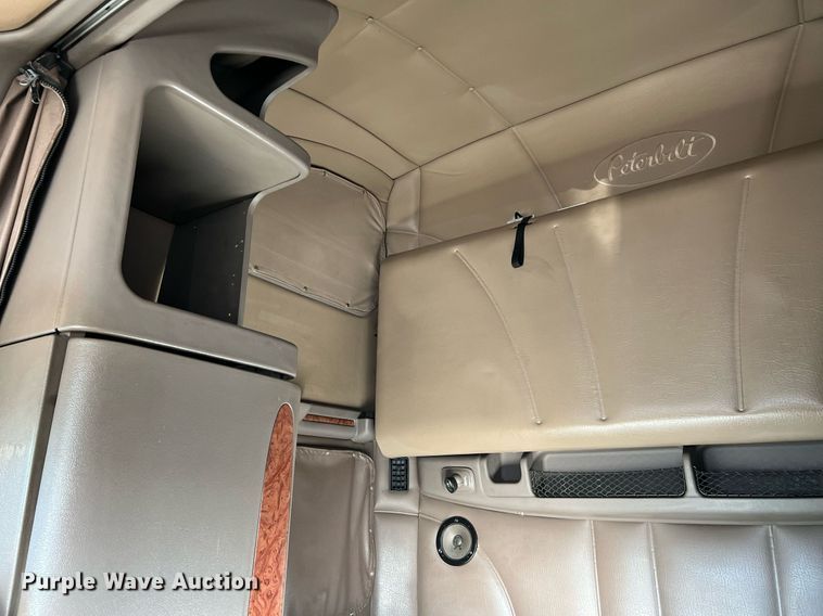 image for item HF9994 2007 Peterbilt 387 semi truck