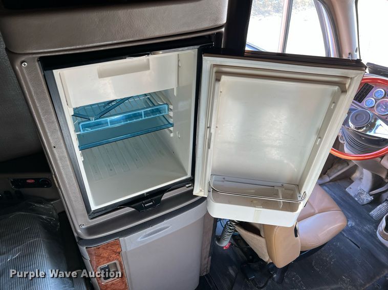 image for item HF9994 2007 Peterbilt 387 semi truck