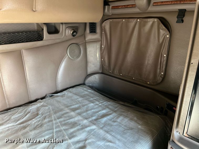 image for item HF9994 2007 Peterbilt 387 semi truck