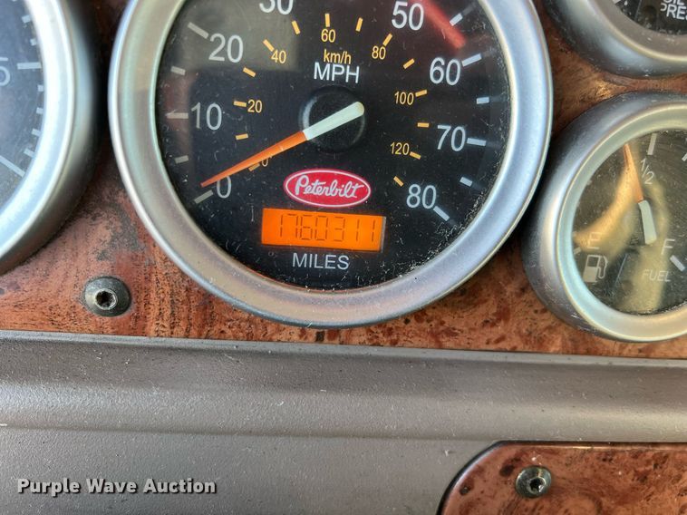 image for item HF9994 2007 Peterbilt 387 semi truck