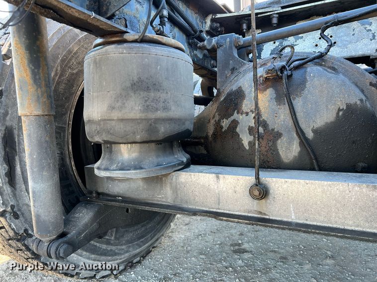 image for item HF9994 2007 Peterbilt 387 semi truck